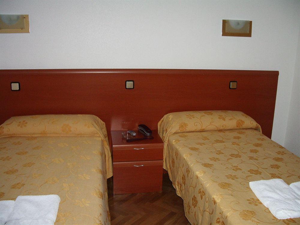 Hostal Jerez Madryt Zewnętrze zdjęcie