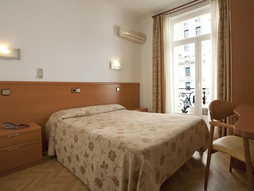 Hostal Jerez Madryt Zewnętrze zdjęcie
