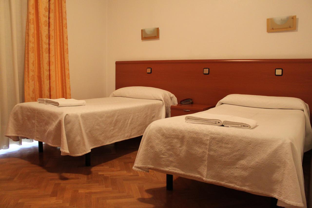 Hostal Jerez Madryt Zewnętrze zdjęcie