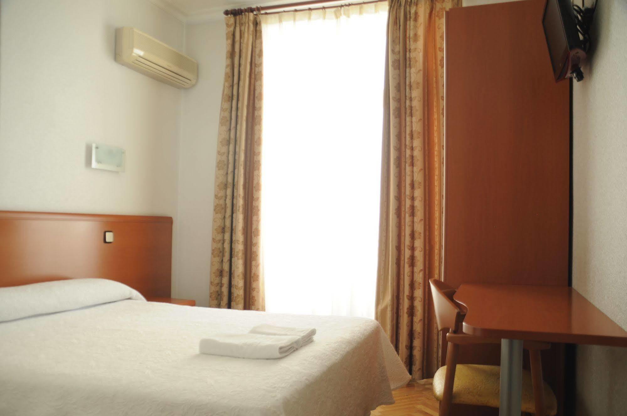 Hostal Jerez Madryt Zewnętrze zdjęcie