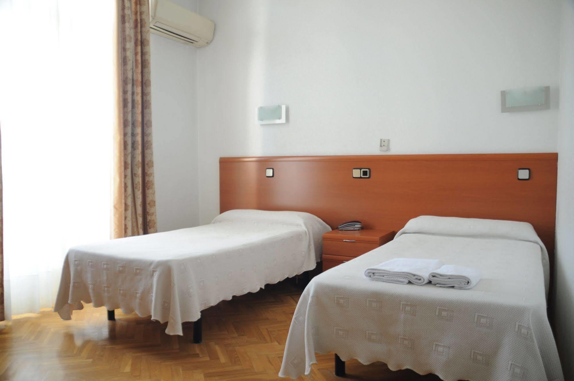 Hostal Jerez Madryt Zewnętrze zdjęcie
