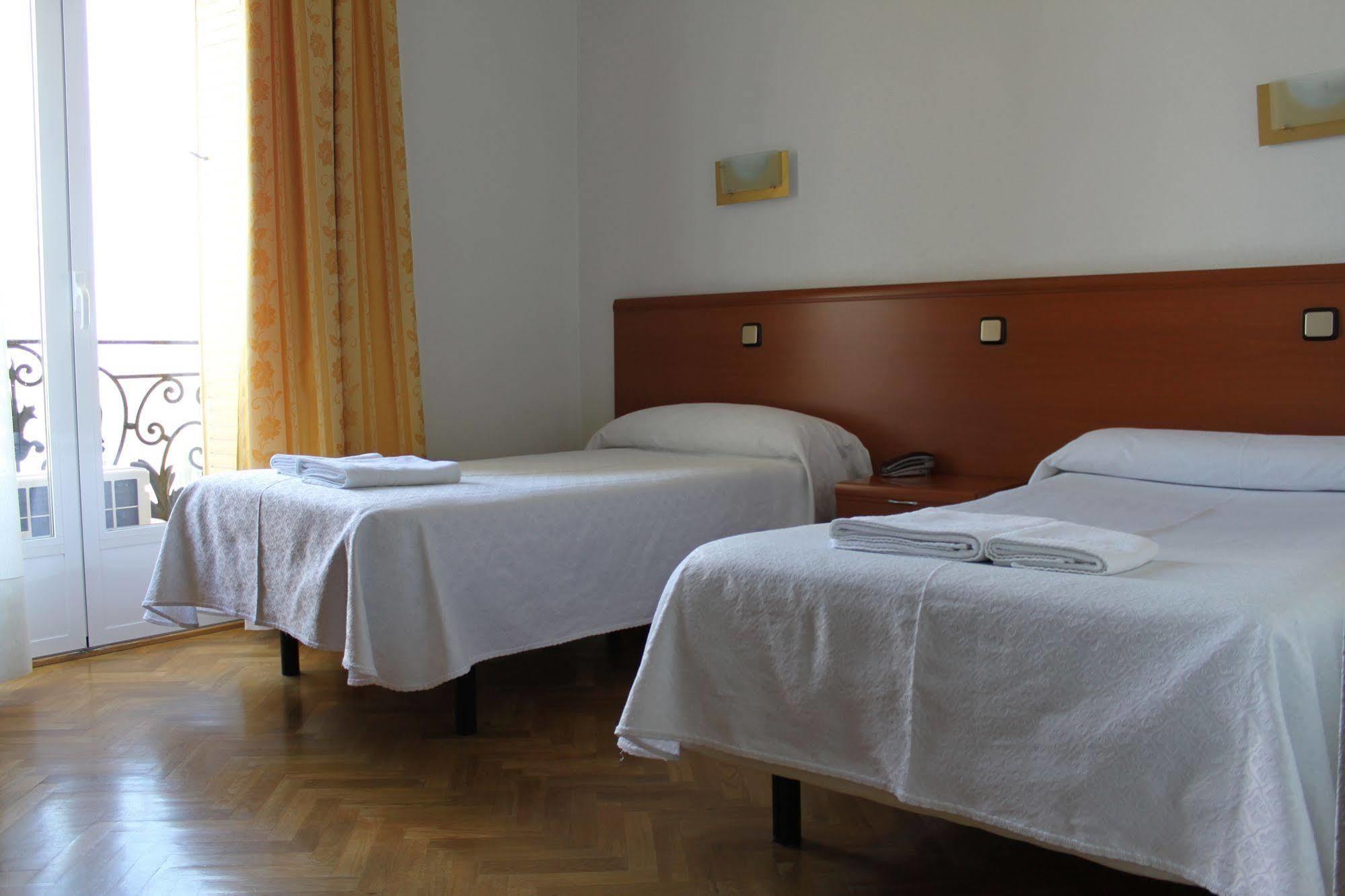 Hostal Jerez Madryt Zewnętrze zdjęcie