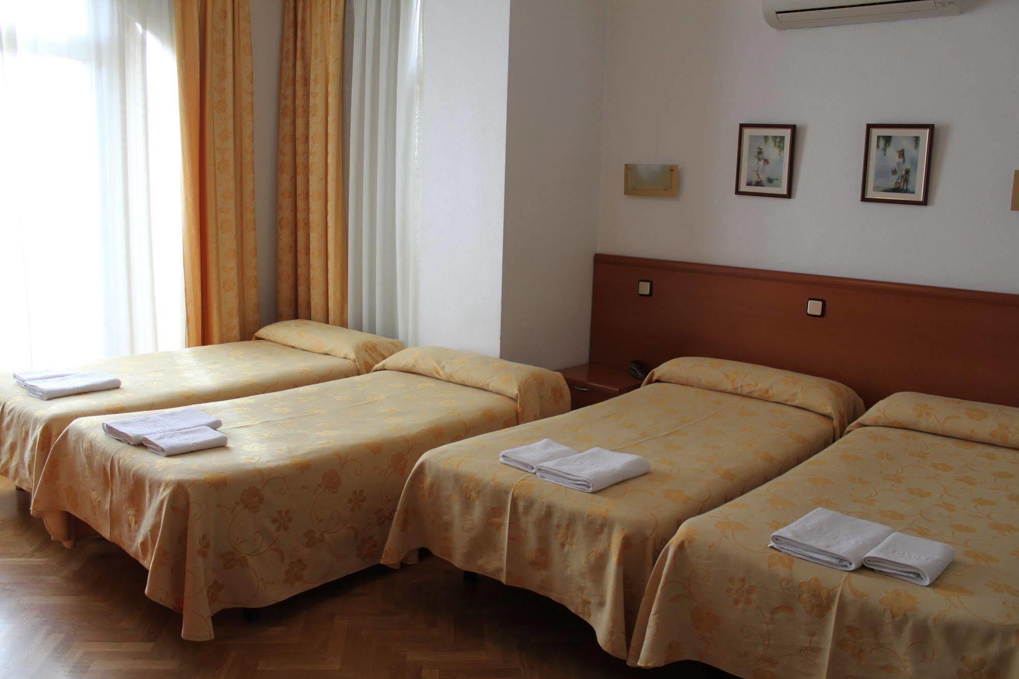Hostal Jerez Madryt Zewnętrze zdjęcie