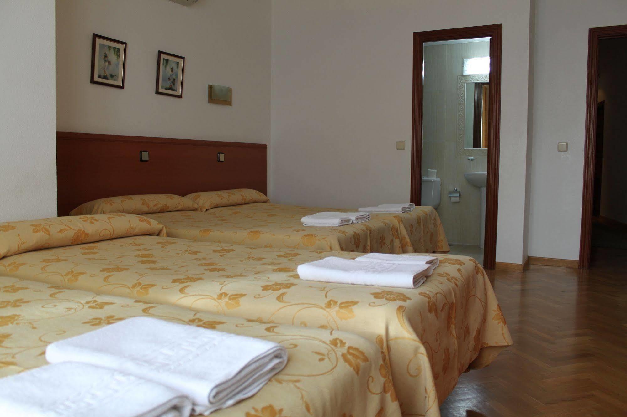 Hostal Jerez Madryt Zewnętrze zdjęcie