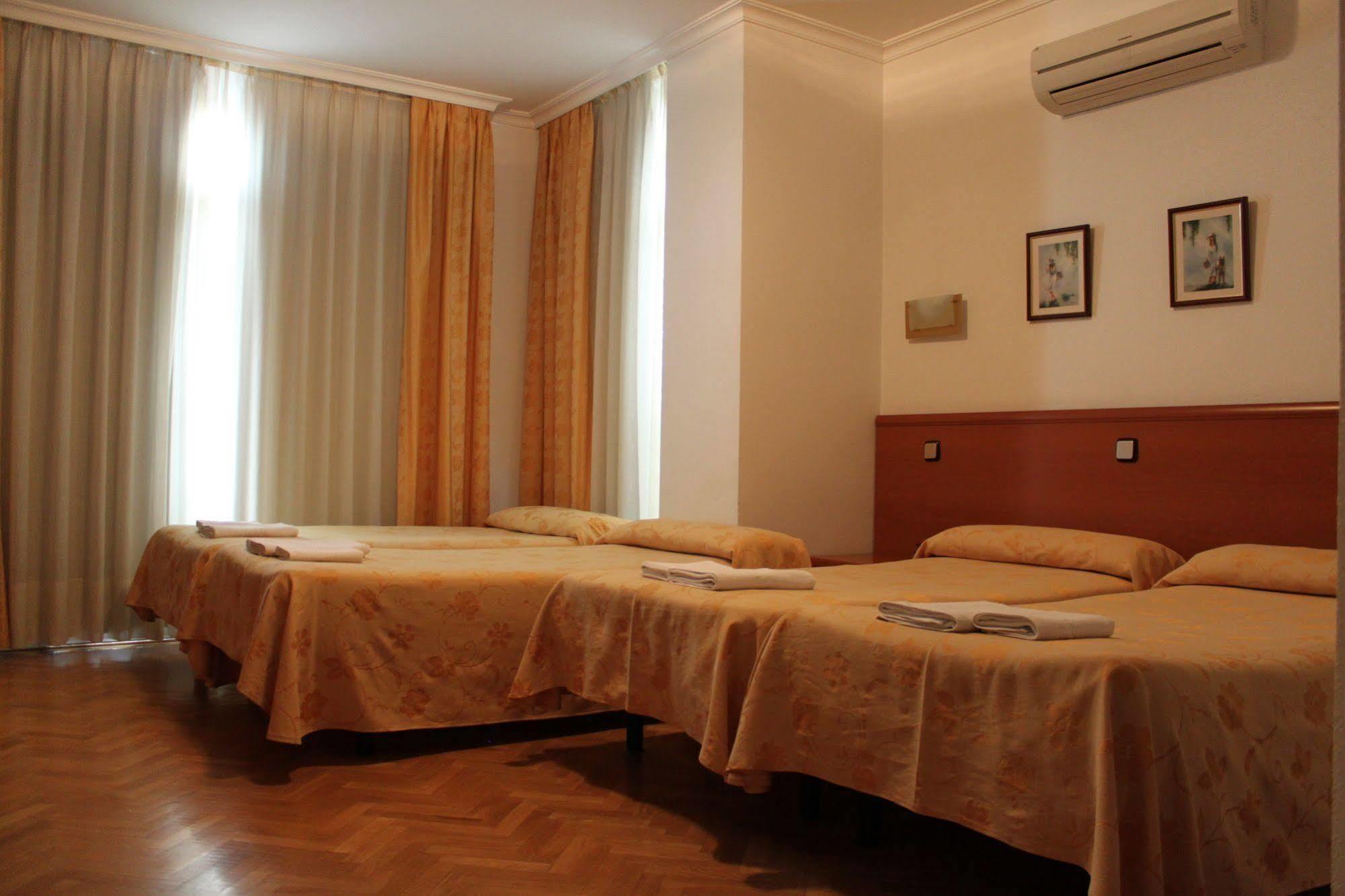 Hostal Jerez Madryt Zewnętrze zdjęcie